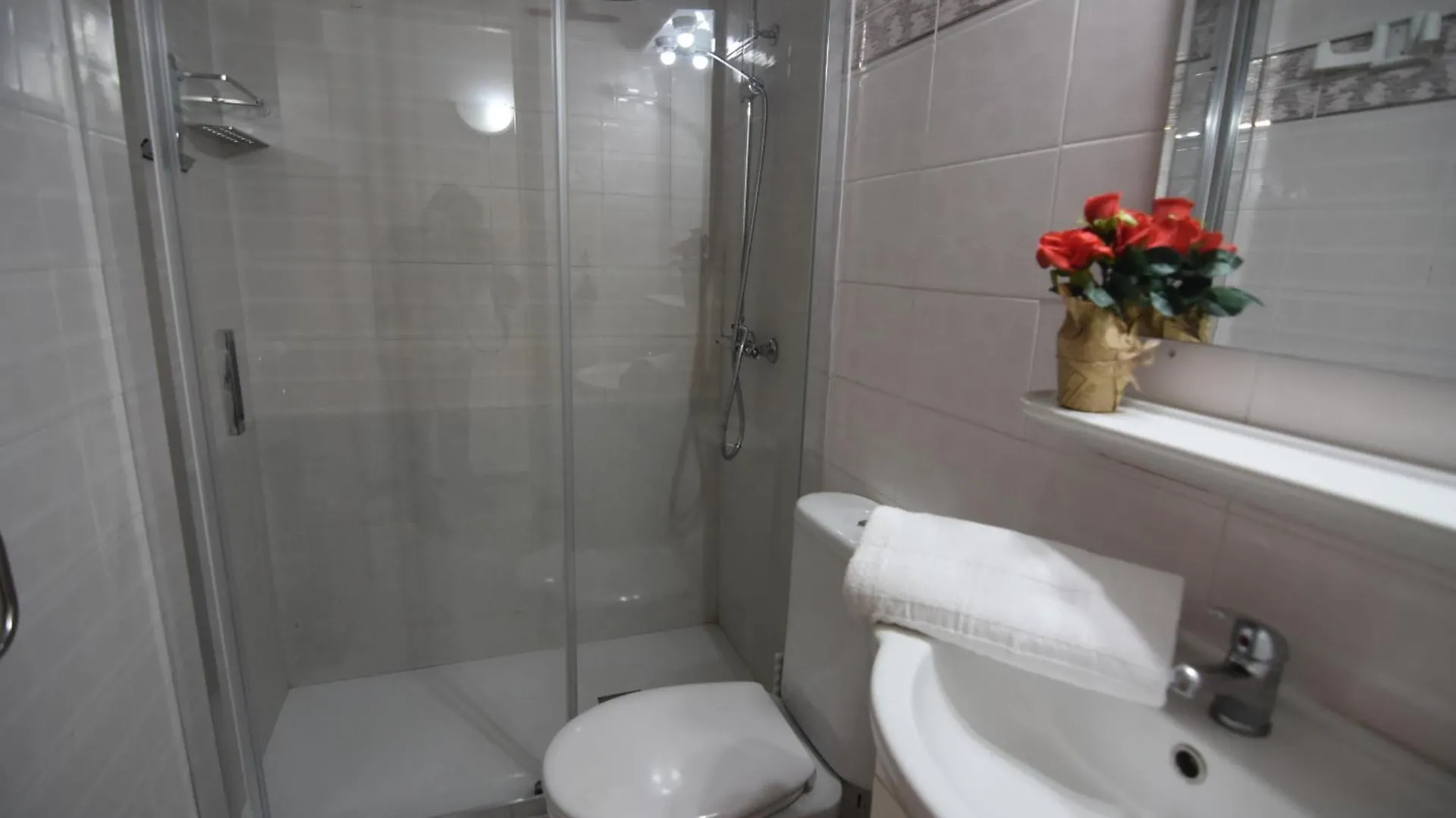 Rnet - 2-3 Puerto Madeira Canal View Roses Appartement